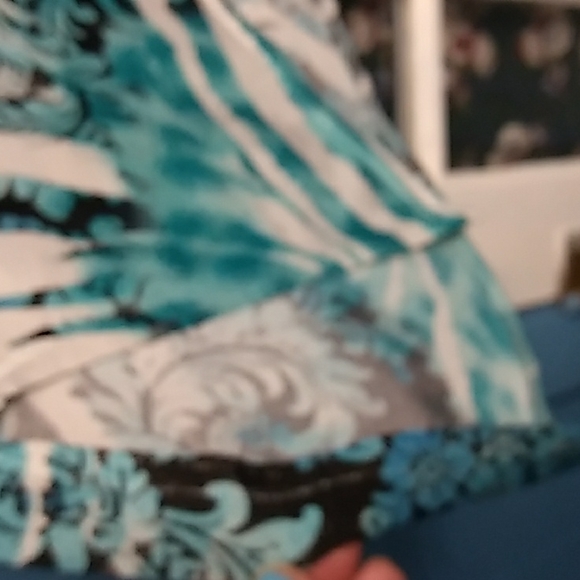 Women's hi-lo graphuc print tunic - Picture 3 of 3